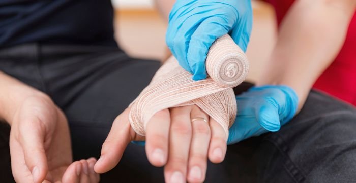 basic first aid techniques every office employee should know