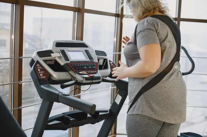 how to turn on life fitness treadmill