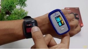 how do fitness trackers measure blood pressure