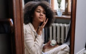 ways to maintain your skin health as you age