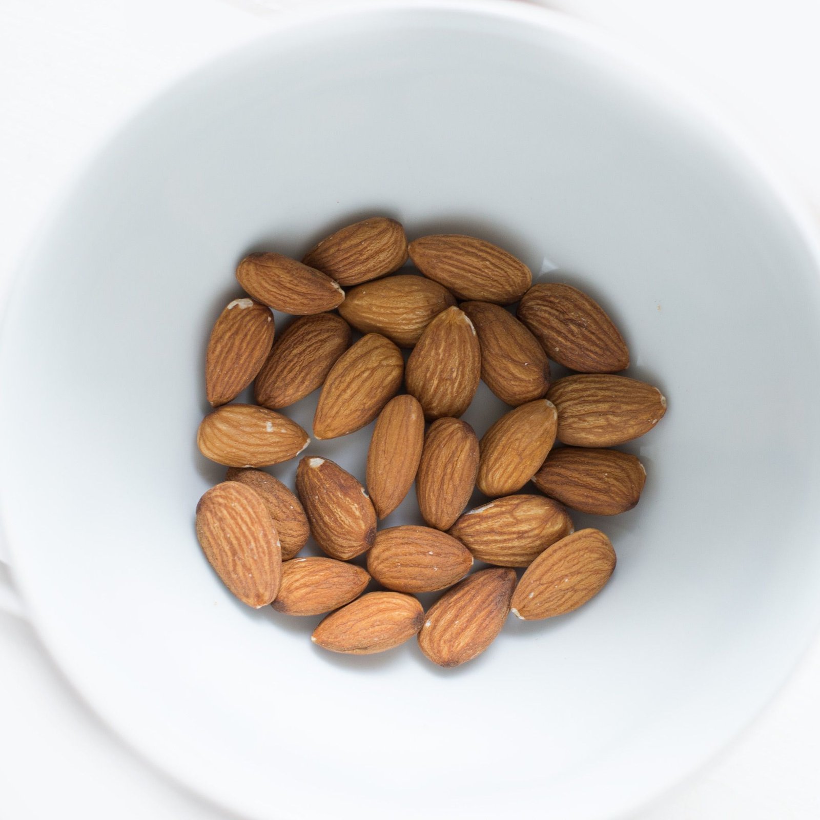 Bowl of almonds, a magnesium-rich food